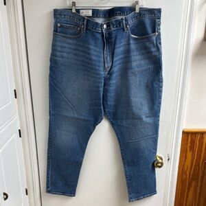 NWOT men’s GAP medium blue classic wash denim Jeans skinny 42” x 30”